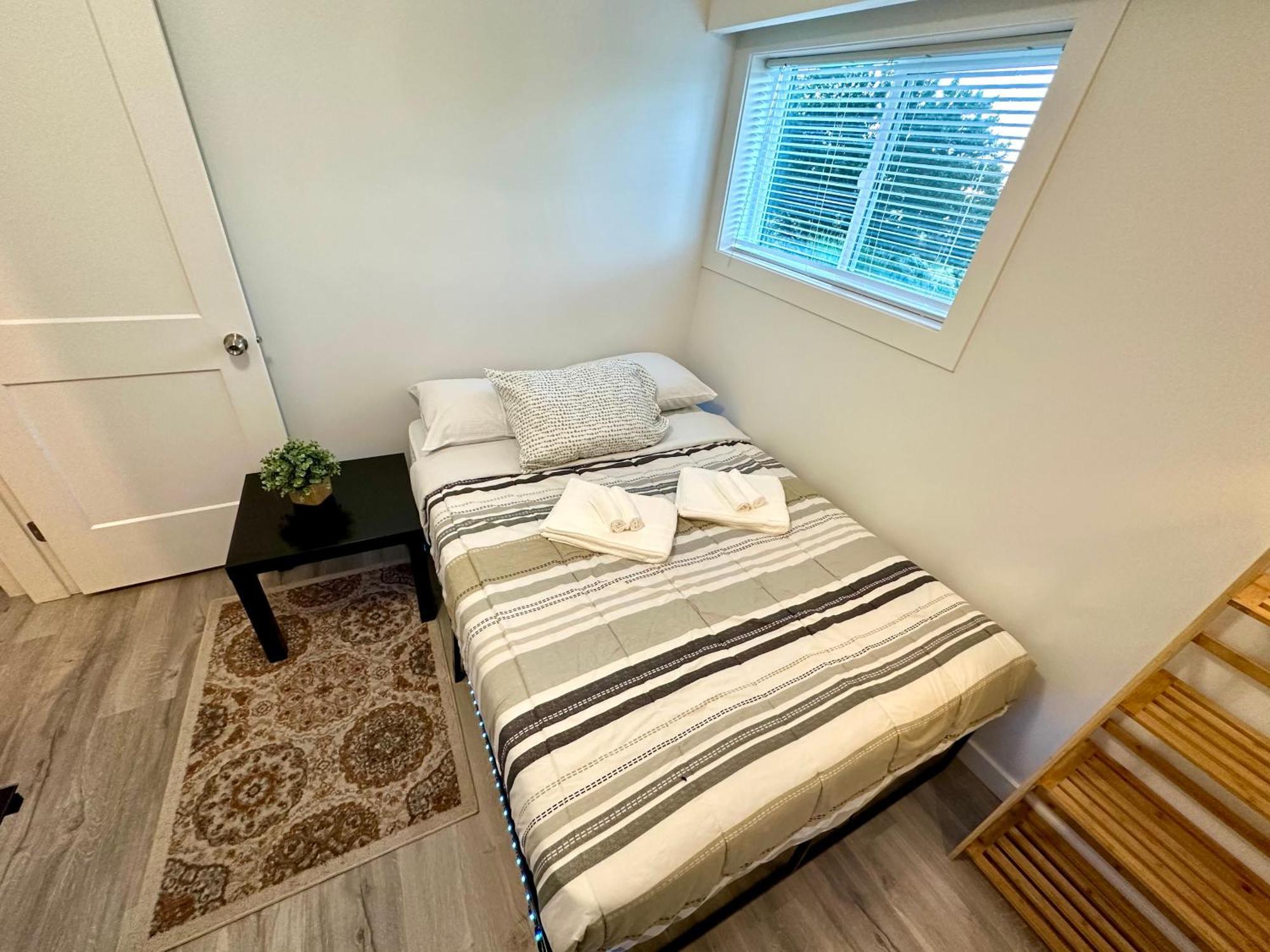 Cozy & Bright Home With Parking Victoria Exterior foto